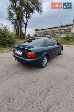 Седан Audi A4 1996 в  фото 10 Седан Audi A4 1996 в