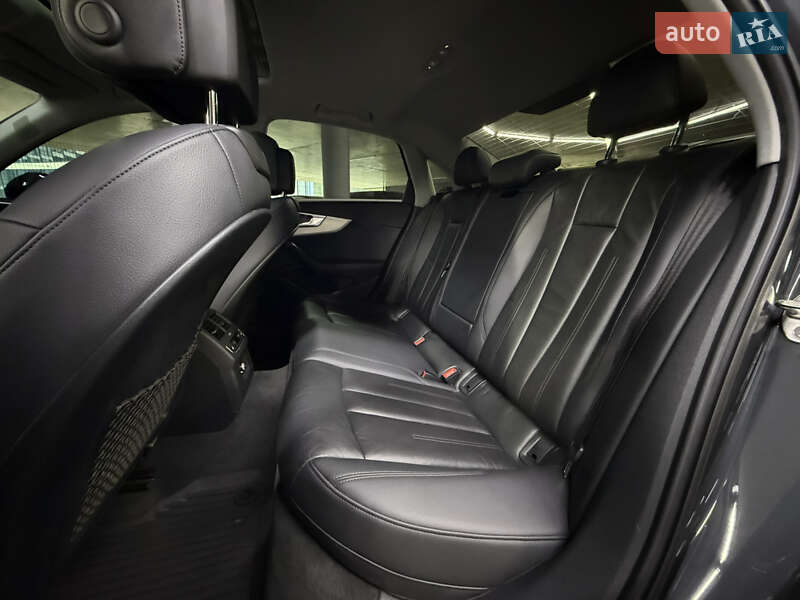 Седан Audi A4 2015 в Одесі