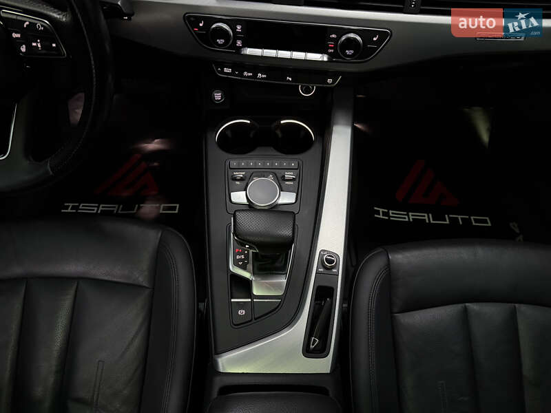 Седан Audi A4 2015 в Одесі