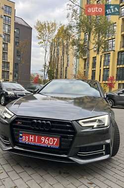 Седан Audi A4 2019 в 