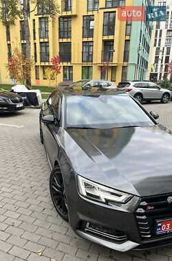 Седан Audi A4 2019 в 