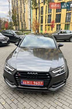 Седан Audi A4 2019 в 