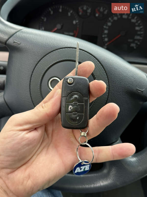 Седан Audi A4 1999 в Києві