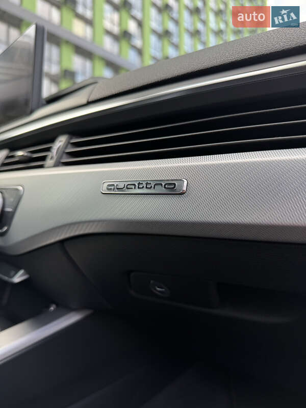 Седан Audi A4 2016 в Киеве