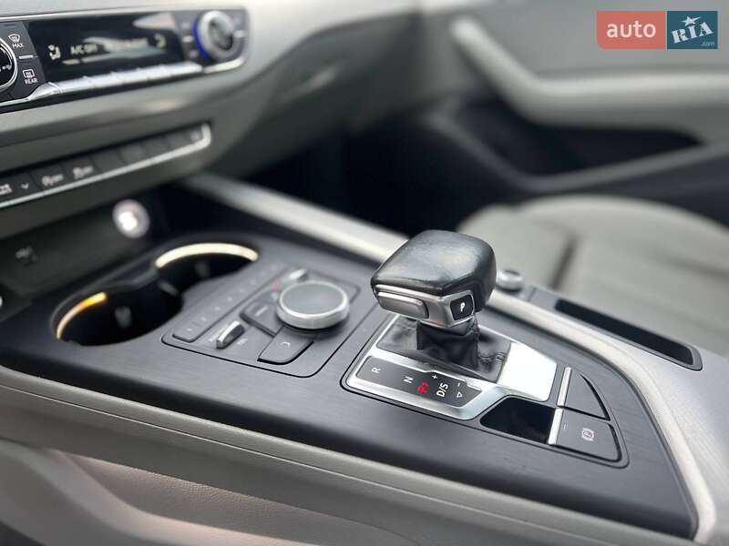 Седан Audi A4 2018 в Стрию