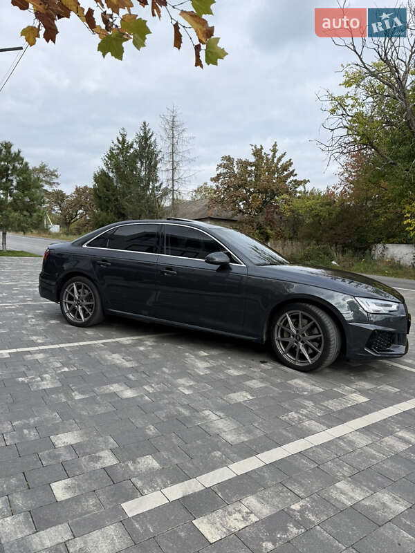 Седан Audi A4 2018 в Ужгороді