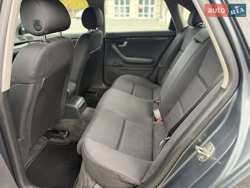 Седан Audi A4 2004 в Могилев-Подольске