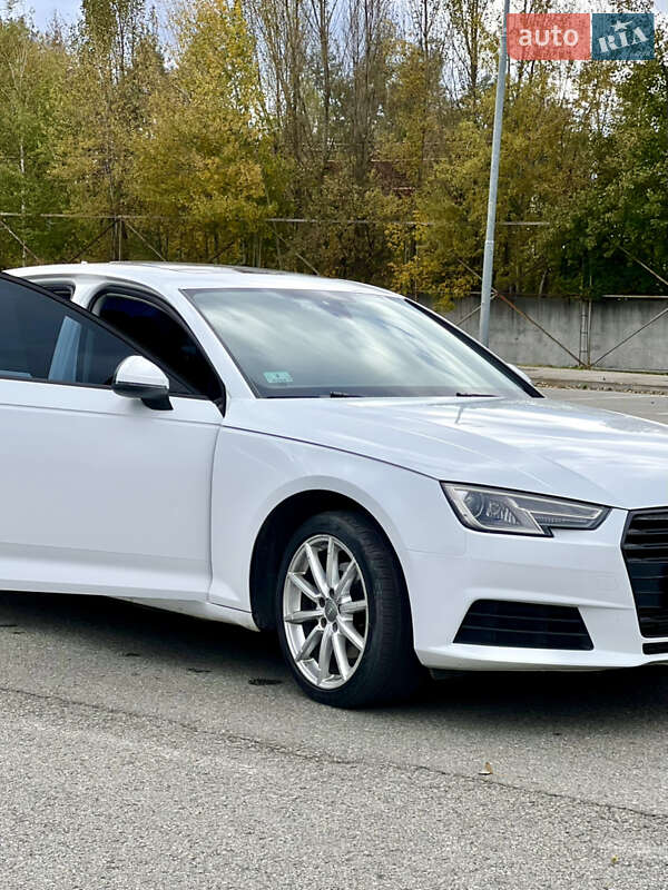 Седан Audi A4 2016 в Києві