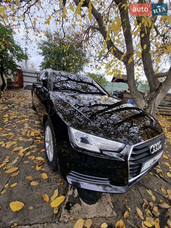 Универсал Audi A4 2017 в 