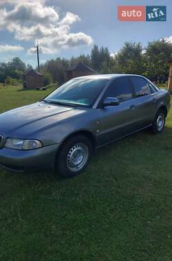 Седан Audi A4 1995 в 