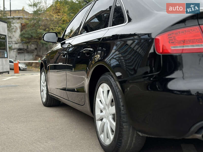 Седан Audi A4 2011 в Киеве