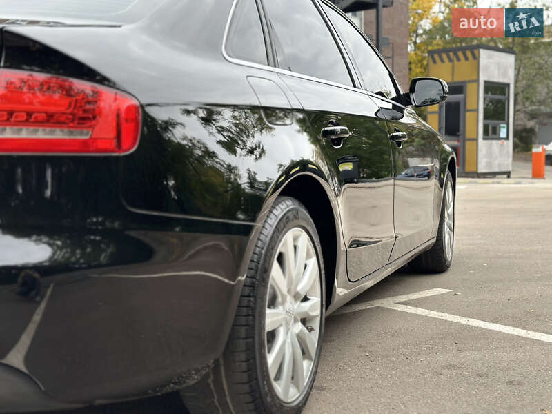 Седан Audi A4 2011 в Киеве
