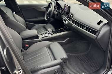 Седан Audi A4 2020 в 