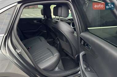 Седан Audi A4 2020 в 