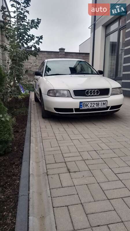 Седан Audi A4 1996 в Ровно