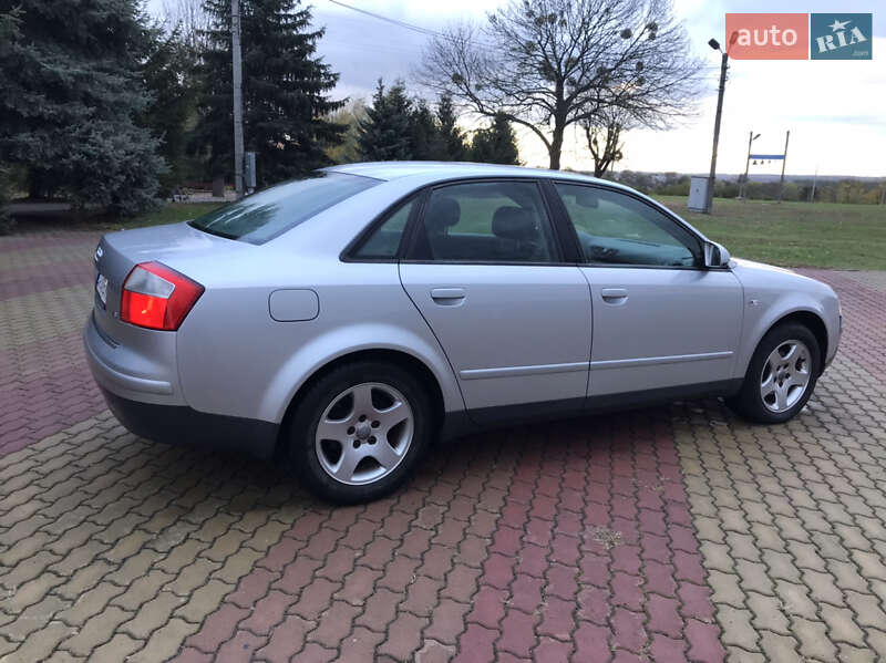 Седан Audi A4 2002 в Корсуне-Шевченковском