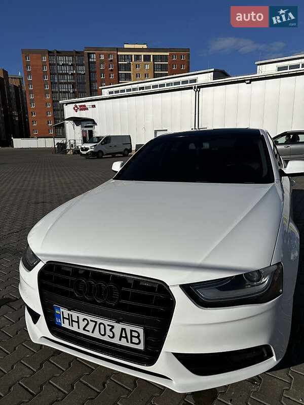 Седан Audi A4 2012 в Одесі