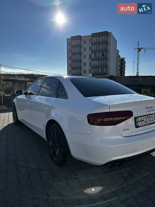 Седан Audi A4 2012 в Одесі