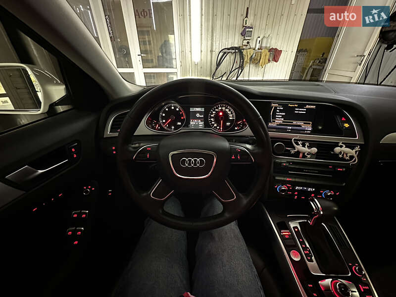 Седан Audi A4 2012 в Одесі
