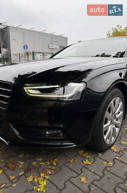 Седан Audi A4 2012 в Львові