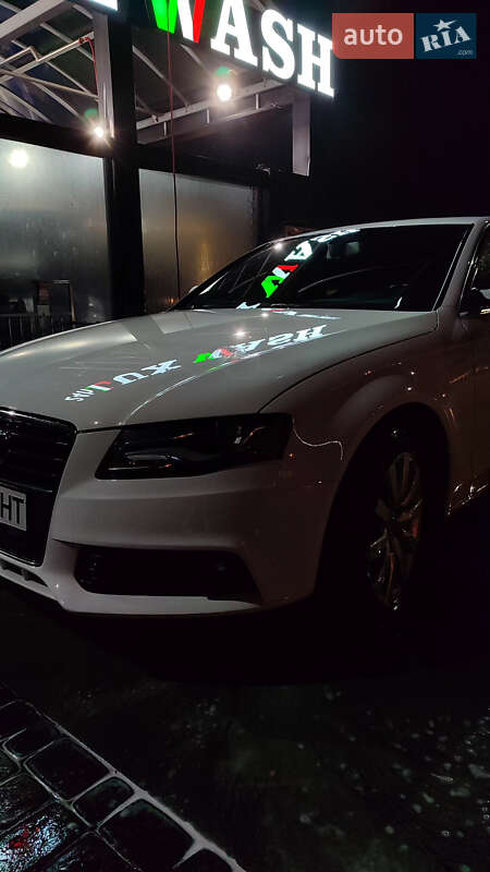 Седан Audi A4 2010 в Мукачевому