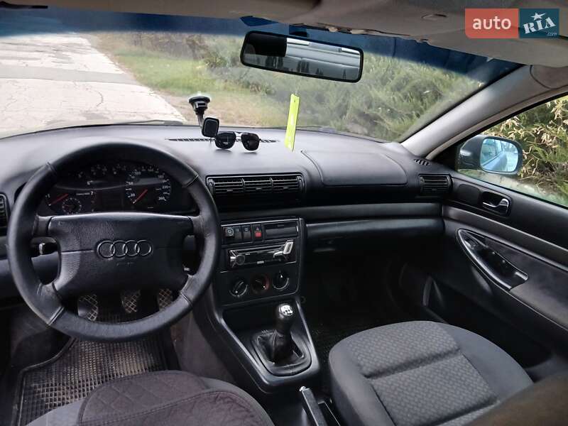 Седан Audi A4 1996 в Хотине фото 10 Седан Audi A4 1996 в Хотине