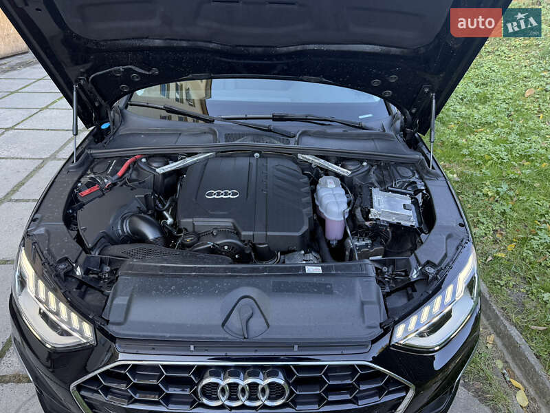 Седан Audi A4 2021 в Львове