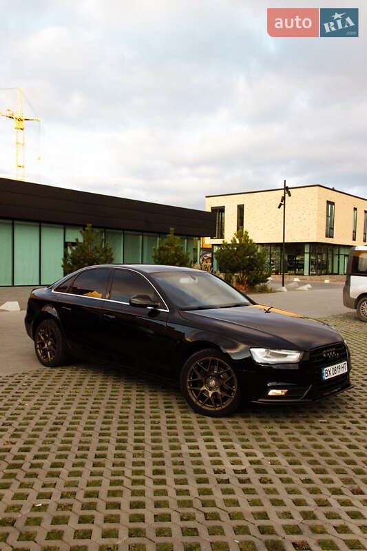 Седан Audi A4 2013 в Луцке