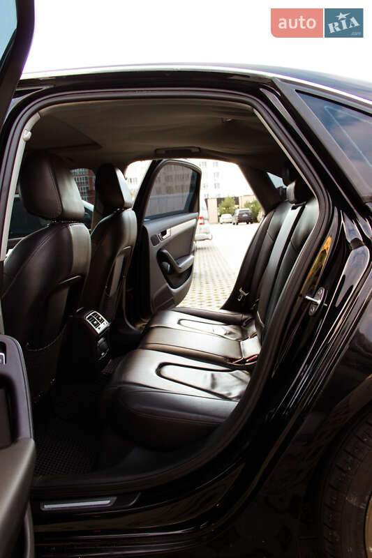 Седан Audi A4 2013 в Луцке