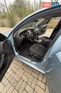 Седан Audi A4 2008 в  фото 2 Седан Audi A4 2008 в
