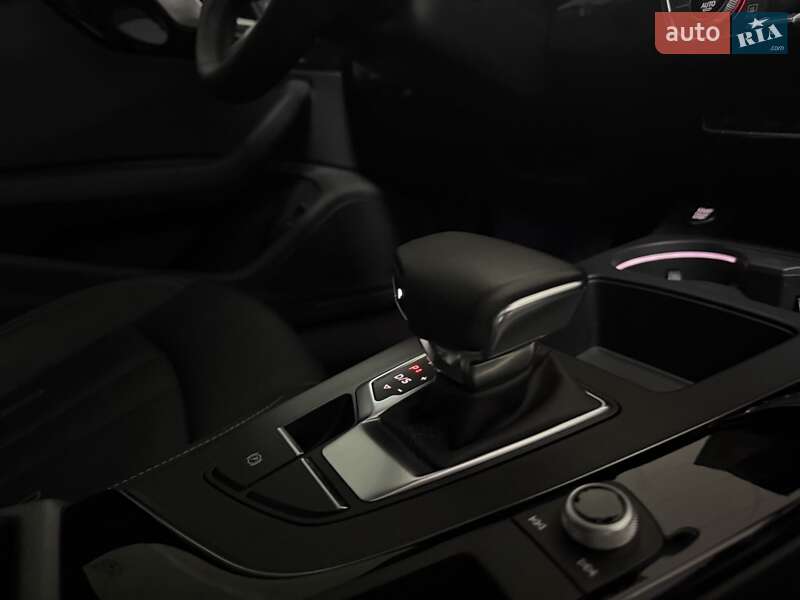 Седан Audi A4 2024 в Полтаві
