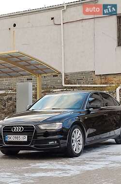 Седан Audi A4 2014 в Львові