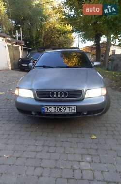 Седан Audi A4 1996 в  фото 8 Седан Audi A4 1996 в