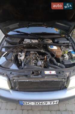 Седан Audi A4 1996 в  фото 12 Седан Audi A4 1996 в