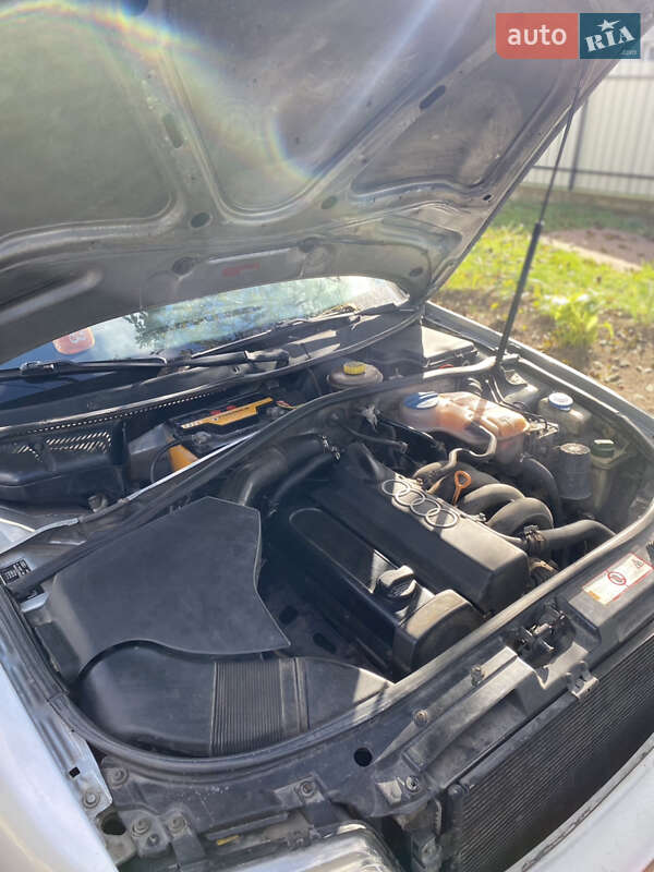 Седан Audi A4 1997 в Сарнах