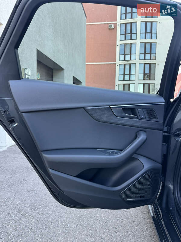 Седан Audi A4 2018 в Ровно