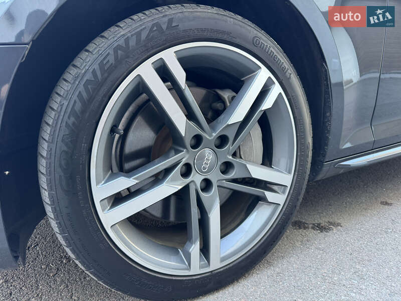 Седан Audi A4 2018 в Ровно