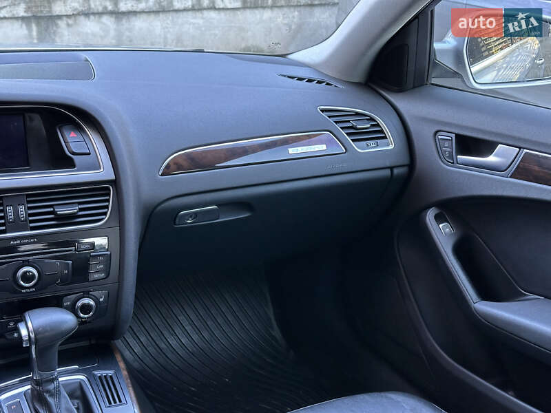 Седан Audi A4 2013 в Львове
