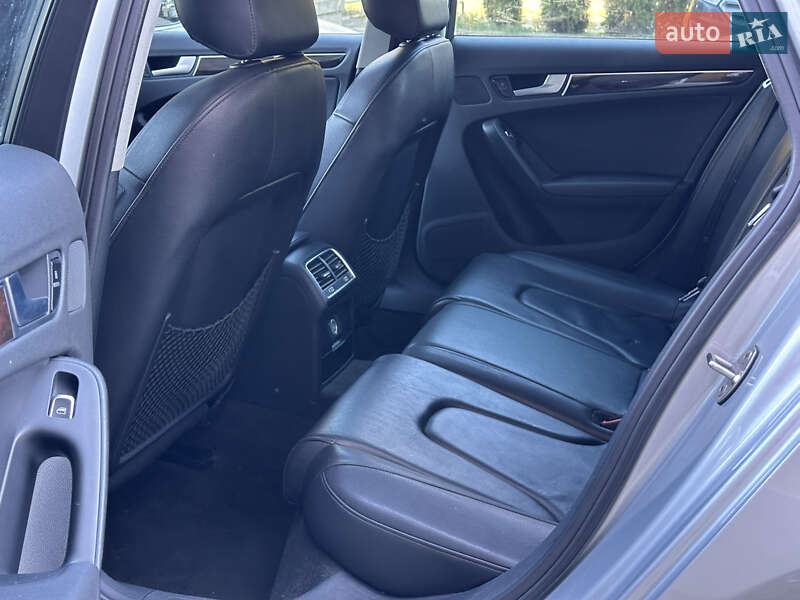 Седан Audi A4 2013 в Львове