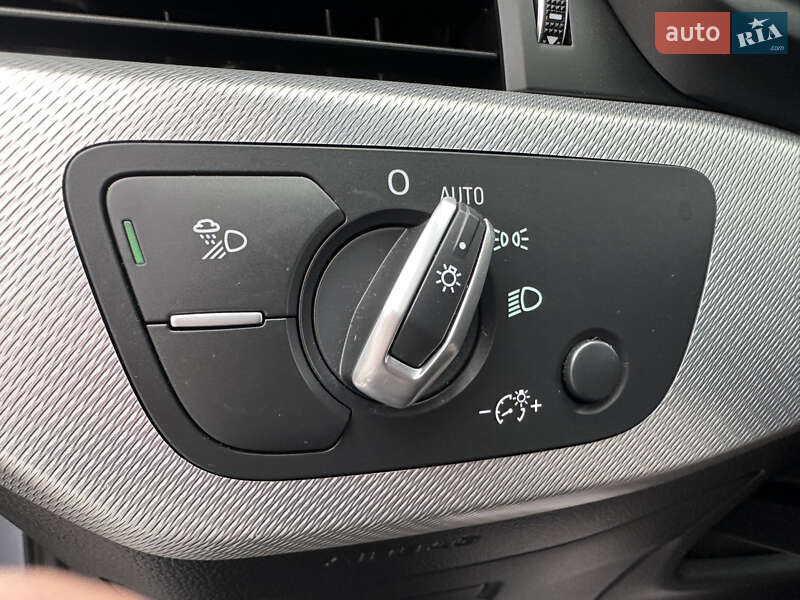 Седан Audi A4 2018 в Киеве