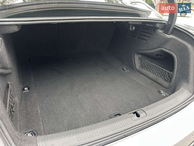 Седан Audi A4 2018 в Киеве