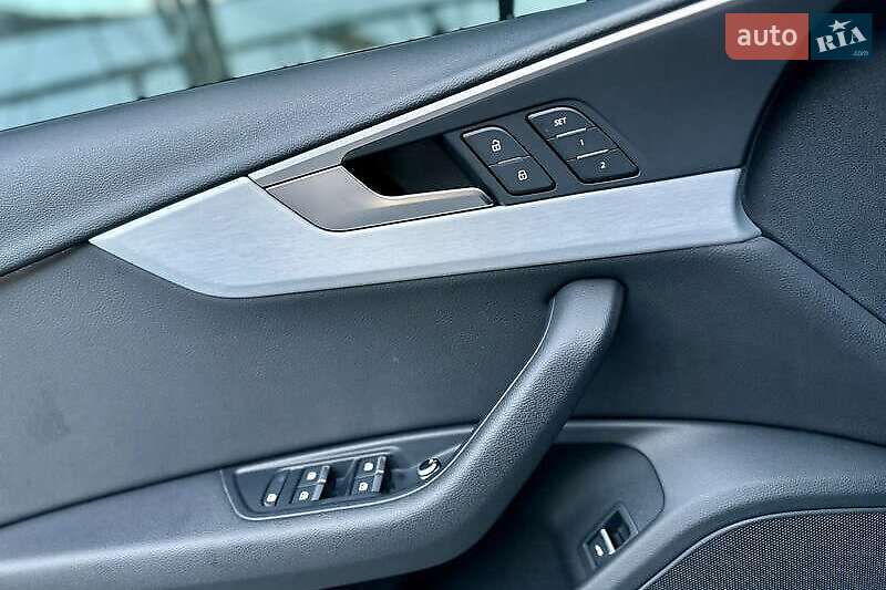 Седан Audi A4 2017 в Львові
