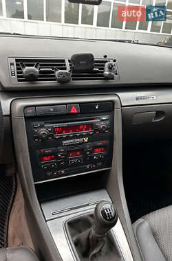 Седан Audi A4 2003 в  фото 22 Седан Audi A4 2003 в