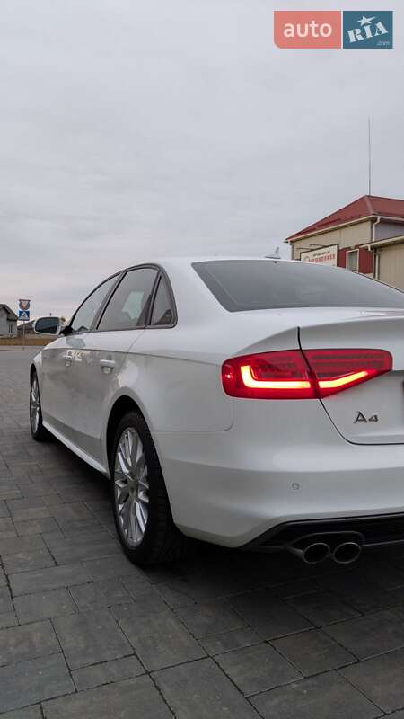Седан Audi A4 2015 в Луцке