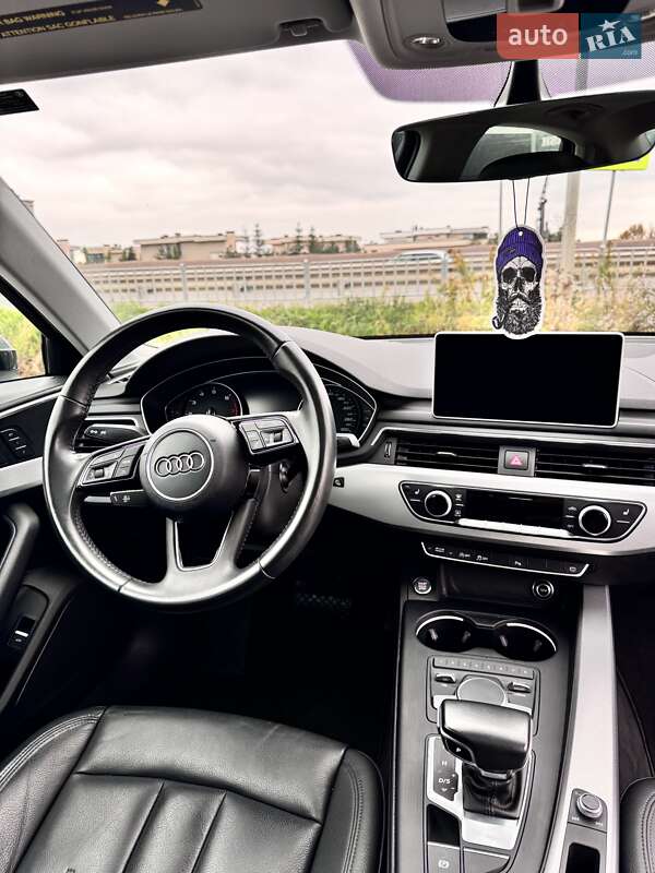 Седан Audi A4 2016 в Львове