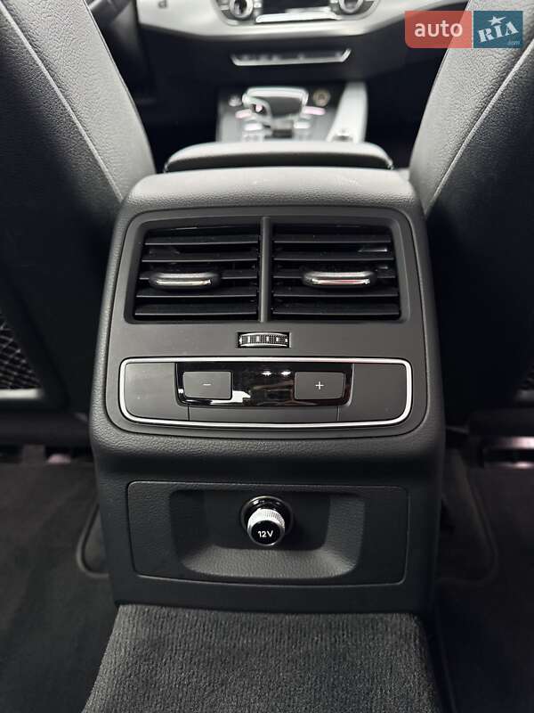 Седан Audi A4 2016 в Львове