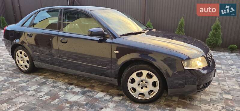 Седан Audi A4 2003 в Сколе