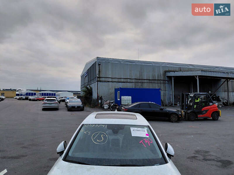 Седан Audi A4 2017 в Киеве