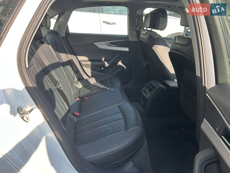 Седан Audi A4 2017 в Киеве