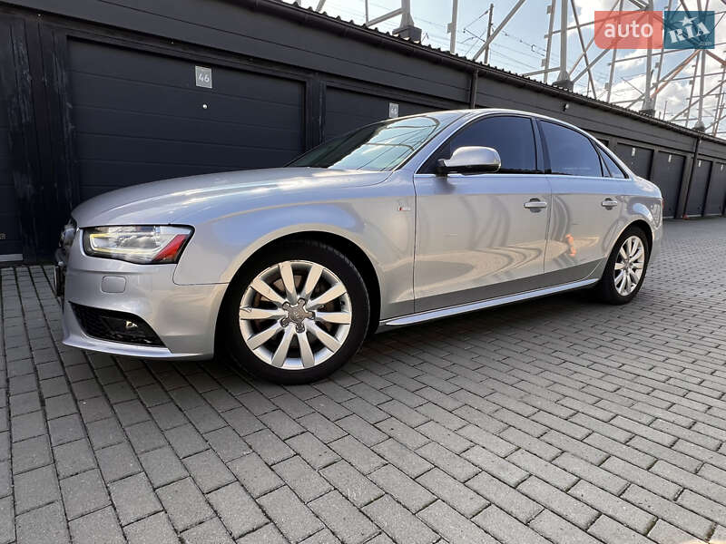 Седан Audi A4 2015 в Львові